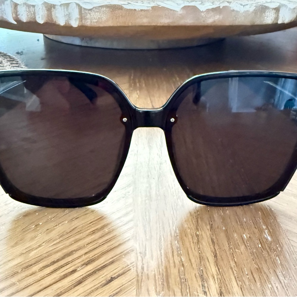 CHANEL Glossy Black Eyewear - Picture 2 of 4